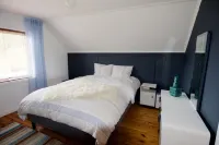 Stunning views to the mountains and sea, sleeps 6people. Hotels in 