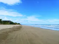 Relax and Unwind at Las Lajas Beach House  호텔