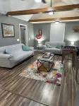The Riverside Retreat! cozy, newly remodeled home