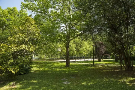 Bellaria Park "Hills View" Residences Отели рядом с достопримечательностью «Savena Beach Arena»