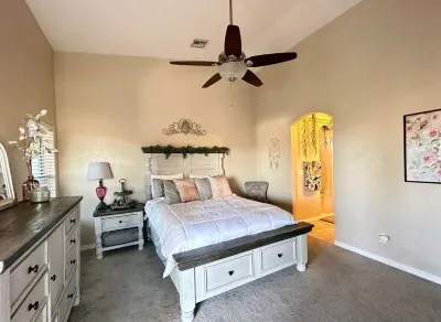 Spacious Home with incredible Pool/slide and jaquzzi.Great  River & Casino Fun.