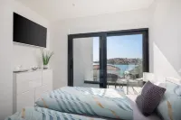 Villa Ocean view 1, unlimited sunsets with view to the harbour Marina Frappa