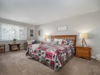 8280 The peak- Hot tub, ski in/ ski out, Pool table, Golf course, fire pit