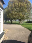 Spacious Countryside / Suburban Retreat