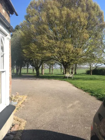 Spacious Countryside / Suburban Retreat Отели в г. Ком Филдс