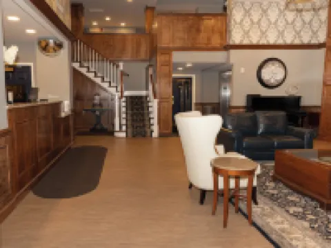 D. Hotel Suites & Spa Hotels in Holyoke