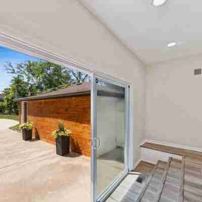 Family fun-house w/POOL & Game Room, 5 min from Airport and Rosement attractions Others