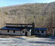 Pet friendly 4 br home on 6.5 acres w access to swim & fishing area --sleeps 10