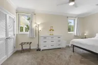 NEW Luxury, 4BDR, Spacious, Paradise Island, Steps from Atlantis, Pool