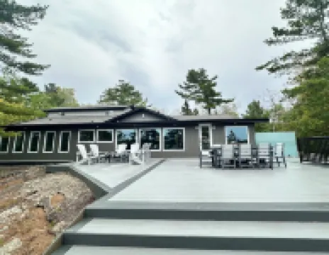 Welcome to HoneyScape - Newly Renovated 5 Bedroom Cottage