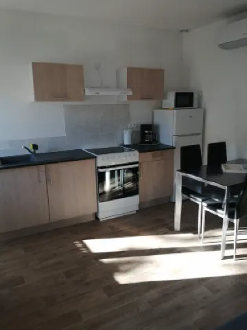 Comfortable T2 elevator private parking air conditioning wifi 300 m from the spa Hotels in Lamalou-les-Bains