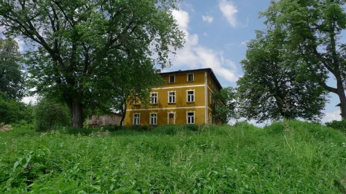 Historic holiday home for families and groupswith garden and play barn. Hotels in Janowice Wielkie