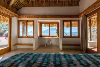 Exquisite Lake Front Villa: Private Cove, Sauna, Pizza Oven, Kayaks, SUPs Các khách sạn ở 