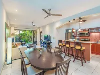 2BR Condo steps from the beach! Hotels in Junquillal