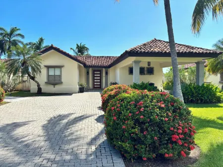 Charming 3 Bedroom Villa at Los Portales