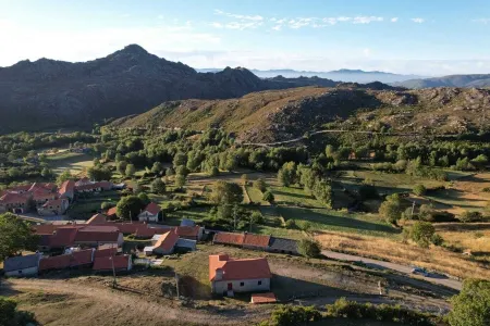 "Forest House" in Branda da Bouça dos Homens Отели в г. Аркуш-ди-Валдевеш