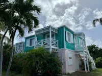 5 Minute walk to the beach!