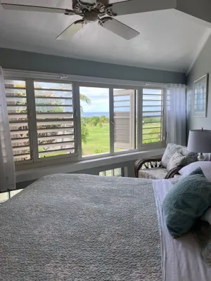 2BD/2BA on the golf course with stunning ocean views