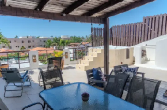 Luxury Beachside Apartment with Rooftop Terrace & Private Jacuzzi – Sleeps 6