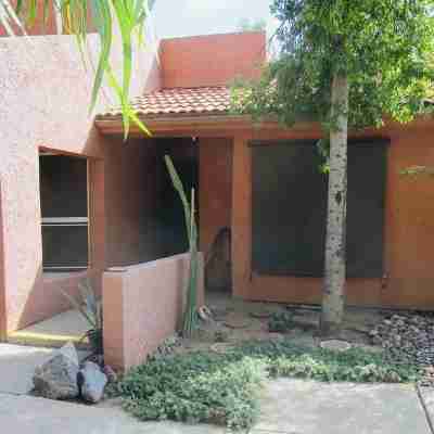 Charming 2-bedroom apartment with WiFi, AC in fabulous Phoenix Hotel Exterior