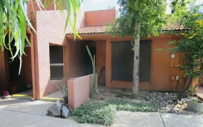 Charming 2-bedroom apartment with WiFi, AC in fabulous Phoenix Hotels in Alhambra