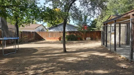 Quiet Bungalow in South West Reno. Отели в г. Рено