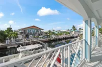 Fisherman Paradise, Dock, Pool , Ice Machine, Jacuzzi.