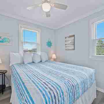 Super Nice Quiet Beach Cottage, Pvt Parking, WiFi, Cozy, Spotless, Comfortable. Rooms