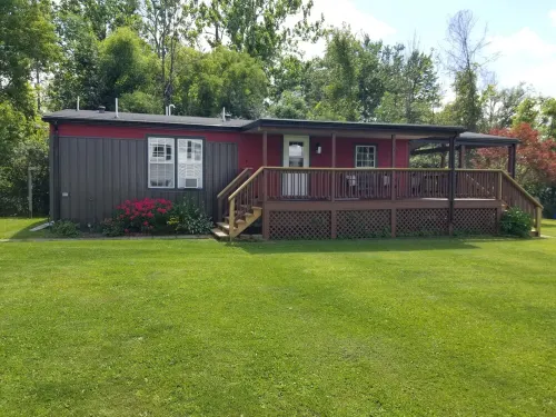 Book for summer fun at Eagles Cove on Lamoka !! Lake steps away 타이론 호텔