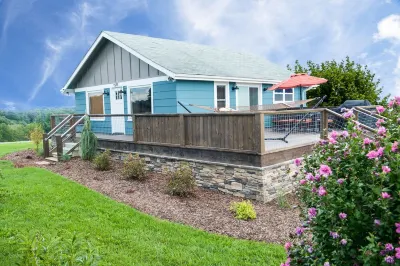 Come pet the farm animals and enjoy mountain views Hotels in der Nähe von The Biltmore Legacy
