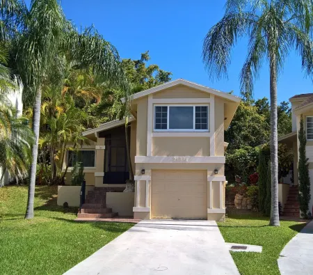 Beautiful Miami Lakehouse For Families  RH 3 Beds/2 Baths/Sleeps 4