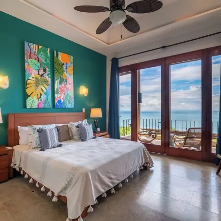 Whale Watchers Villa With Stunning Ocean View