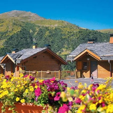 Very pretty, all-inclusive, family chalet (50 m from the slope)