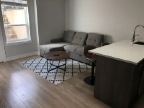 A - Modern Cozy Room w Private Entrance & Washroom