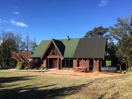 Spacious log chalet with free WIFI, great for a few families