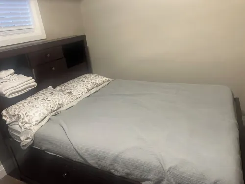 Charming 2-bedroom house in awesome Edmonton with AC, WiFi