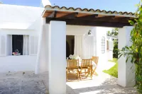 Simple Holiday Home Corb Mari, Sleeps 6, Pool and Garden, 200 Meters from Beach