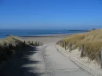 6 pers. Apartment, 3 sep. Sleeping room, 300 m v. Beach, constantly modernized and clean