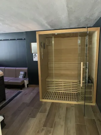 La Menuiserie" residence with private spa for up to 12 people