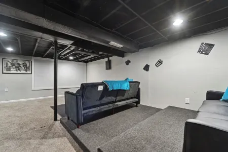 Updated Lansing Home | 4BR w Basement Theater Room Отели рядом с достопримечательностью «Citi Trends»