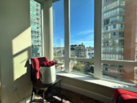 Penthouse suite w/ jacuzzi on Seawall w/ views