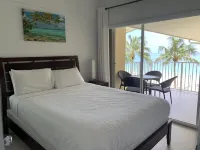 Gorgeous Ocean Views!! In the Center of 7 Mile Beach!! Walk to Most Everything!
