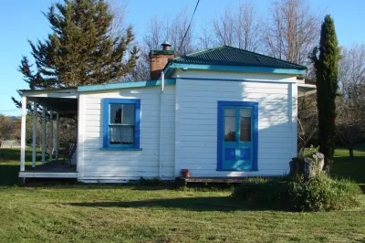 Quaint character cottage on working farmlet, Running Sheep & Beef. のホテル