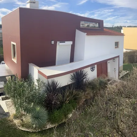 Large villa, private swimming pool, lagoon, beaches and 4 golf courses nearby