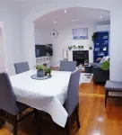 Cozy Home Central Ringwood Freewifi, Netflix, Clothes Dryer & Parking.