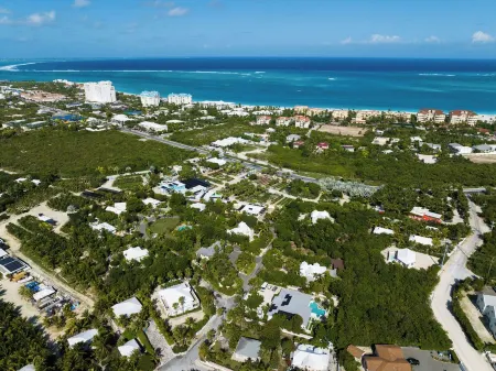Lovely & spacious apartment in Grace Bay, Providenciales - AC, WiFi, Smart TV Отели рядом с достопримечательностью «Turks and Caicos Map Mural»
