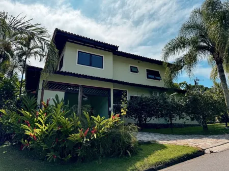 House with pool and sea view in upmarket neighborhood for up to 10 people with WIFI.