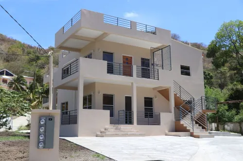 Charming 1-bedroom apt with AC and WiFi in Clarkescourt Bay near to the Marina. Hotels in Petit Calivigny