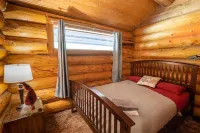 Ski village penthouse w/ hot tub & sauna, Hemlock Valley