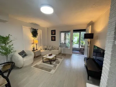 Full floor 2 bedroom suite at Thornhill Hotels in 